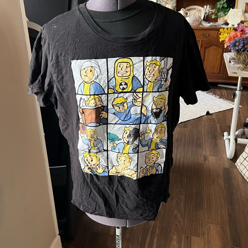 Fallout 4 T-shirt by Bethesda size L
